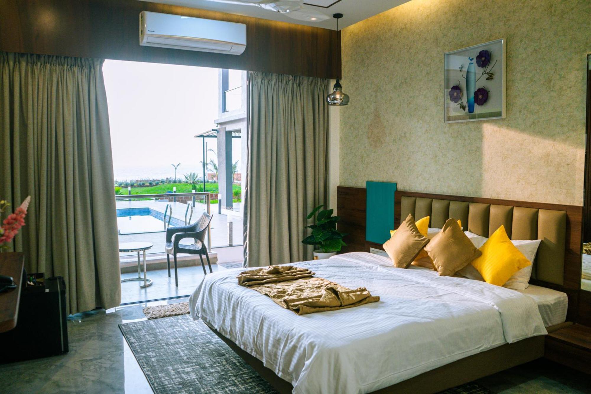 Aqualina Hotel Bhogwe Exterior photo