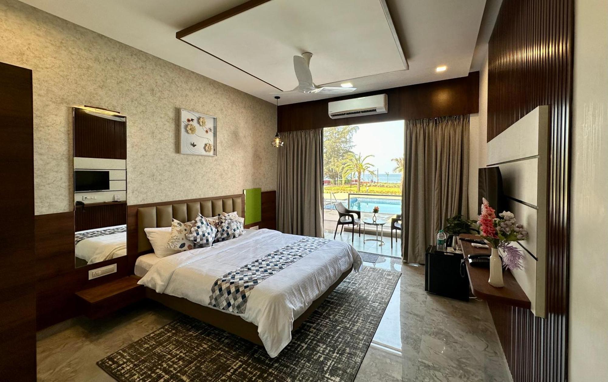 Aqualina Hotel Bhogwe Exterior photo