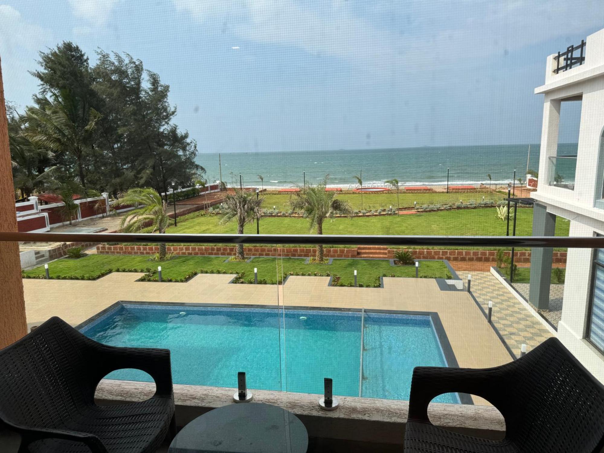 Aqualina Hotel Bhogwe Exterior photo