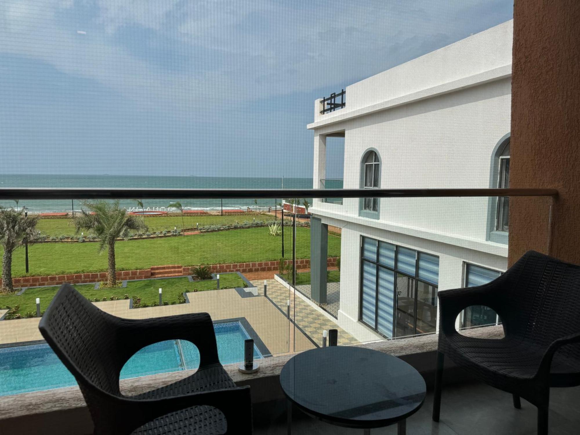 Aqualina Hotel Bhogwe Exterior photo