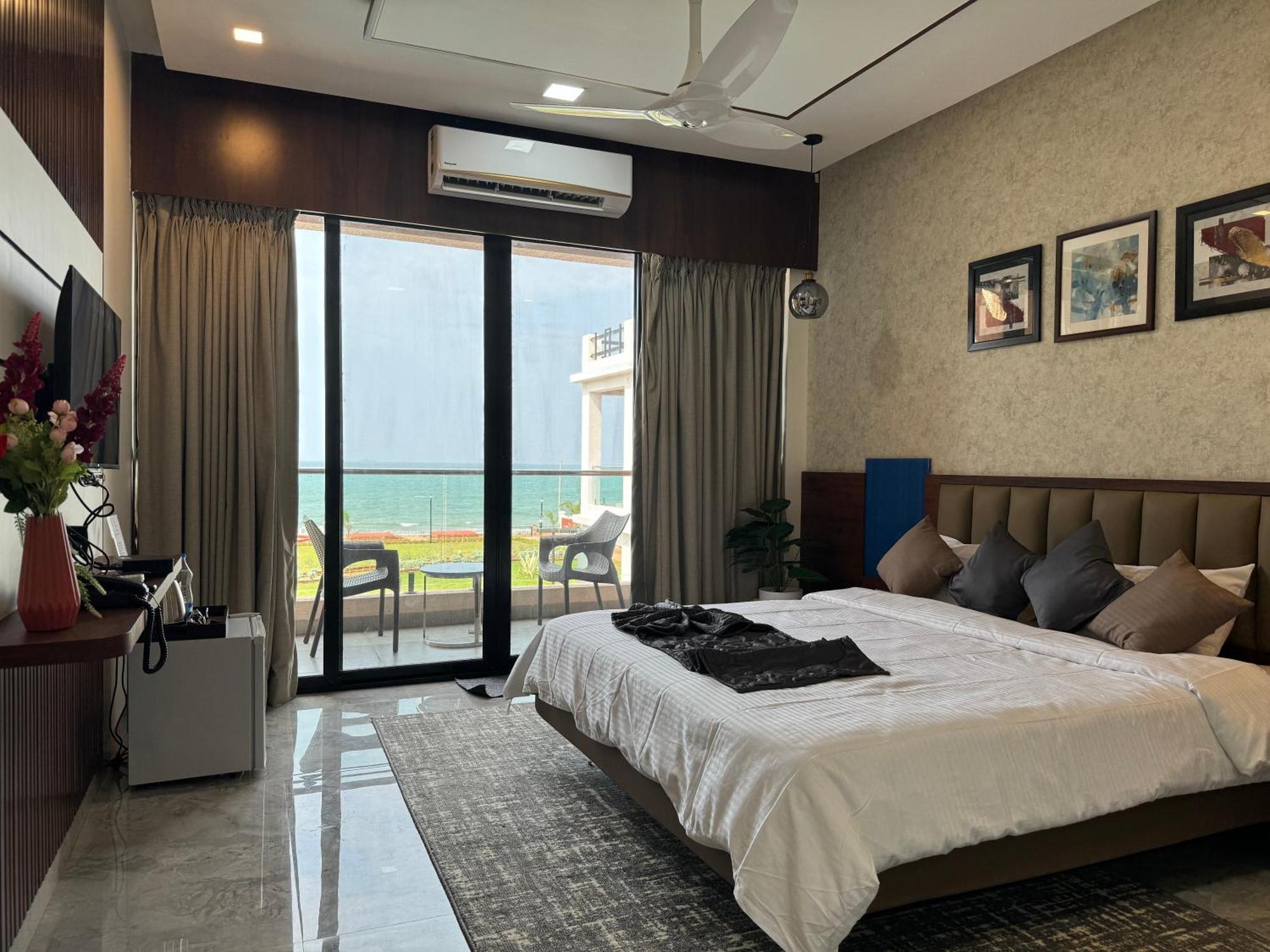 Aqualina Hotel Bhogwe Exterior photo