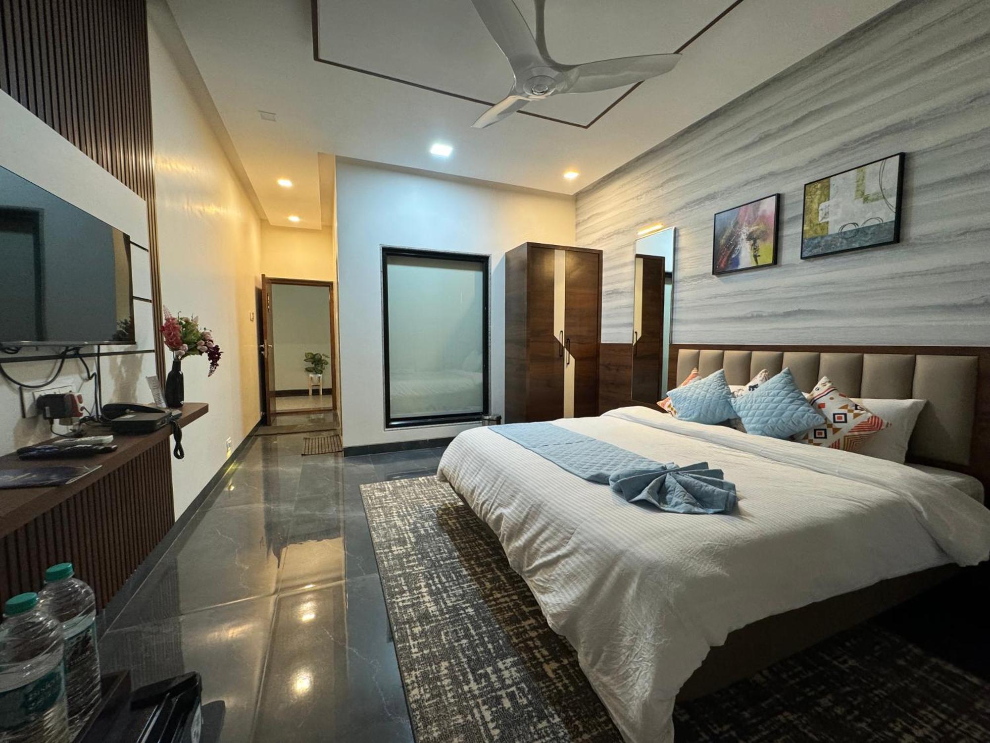 Aqualina Hotel Bhogwe Exterior photo