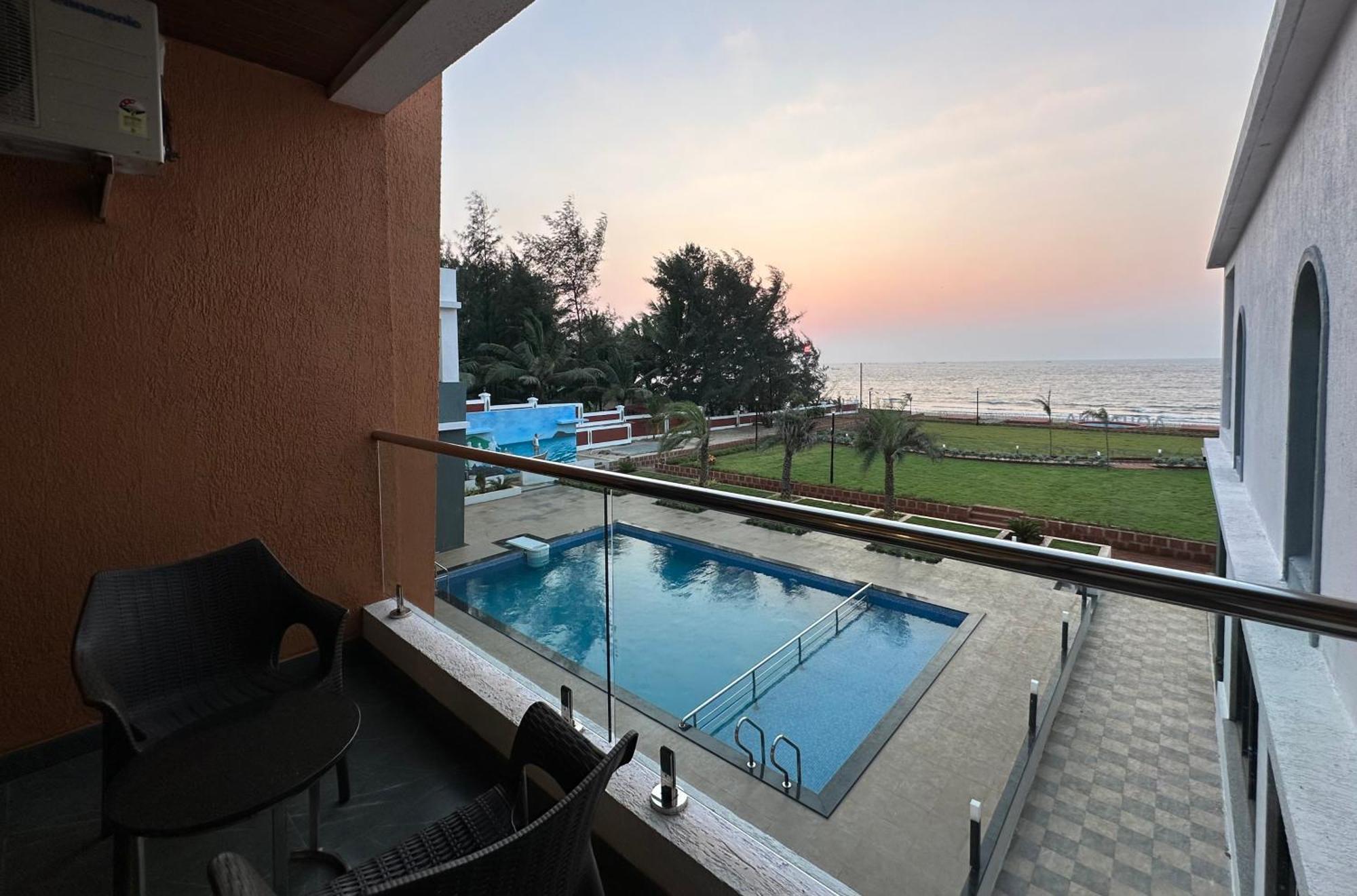 Aqualina Hotel Bhogwe Exterior photo
