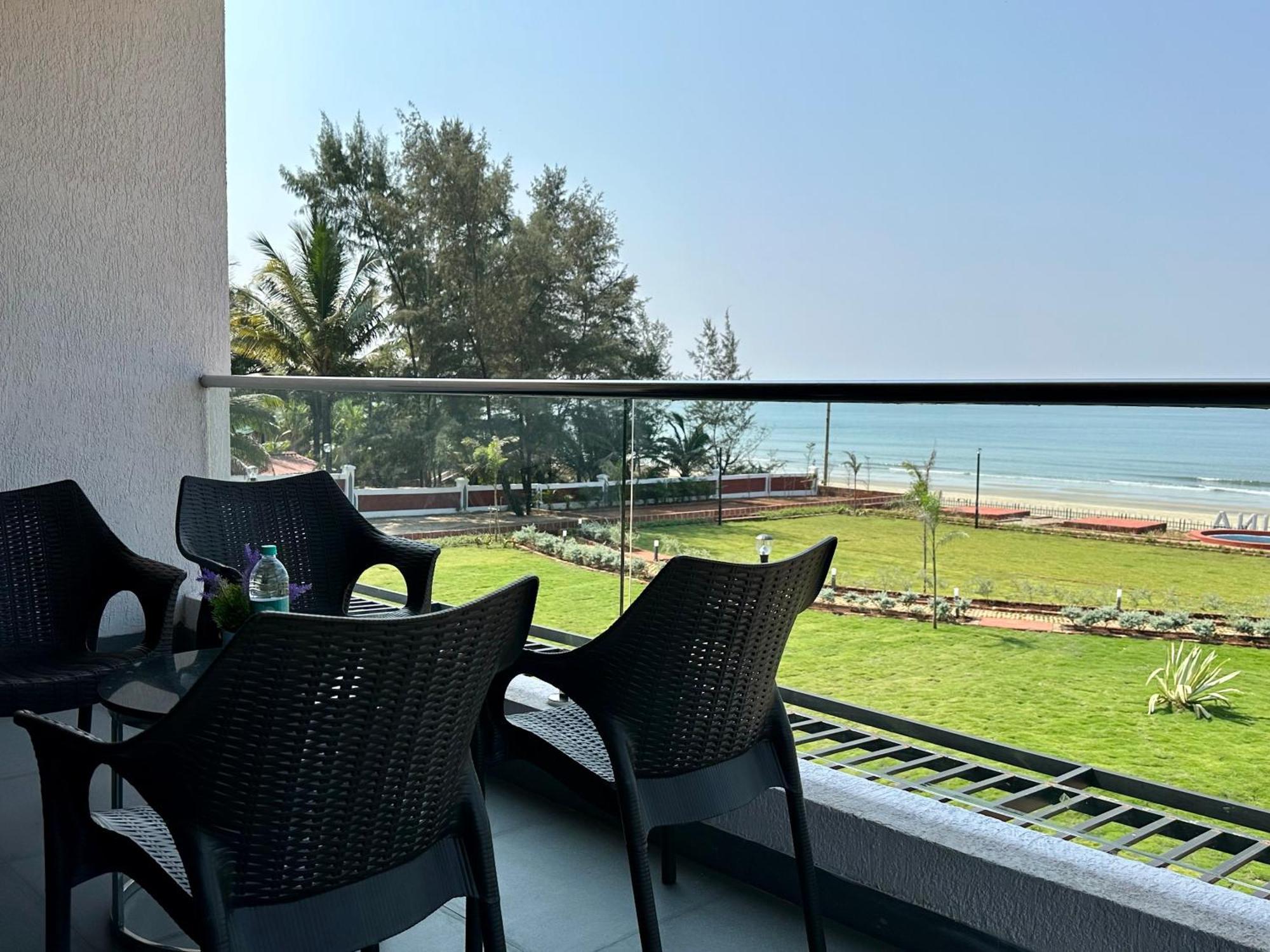 Aqualina Hotel Bhogwe Exterior photo