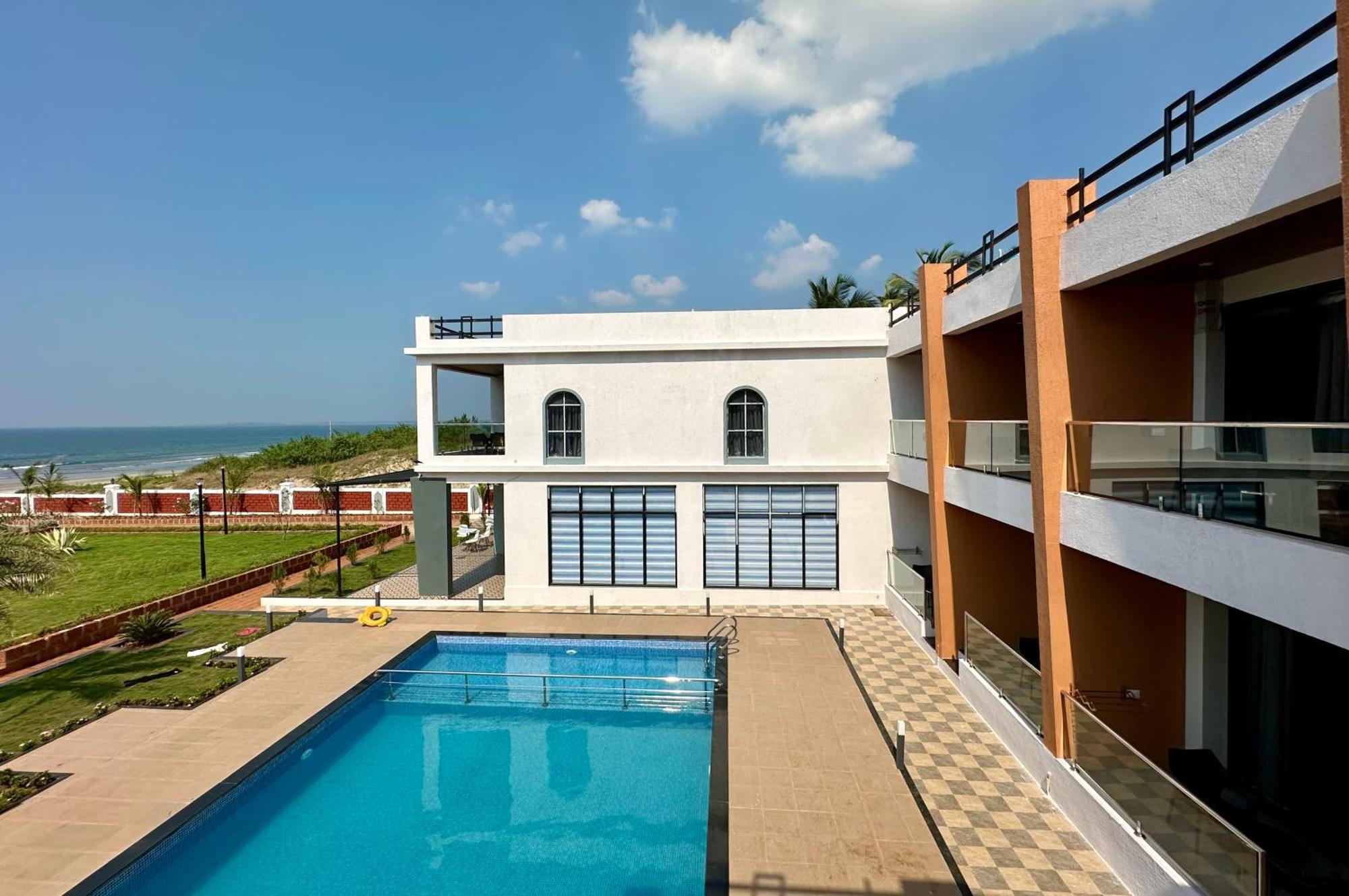 Aqualina Hotel Bhogwe Exterior photo