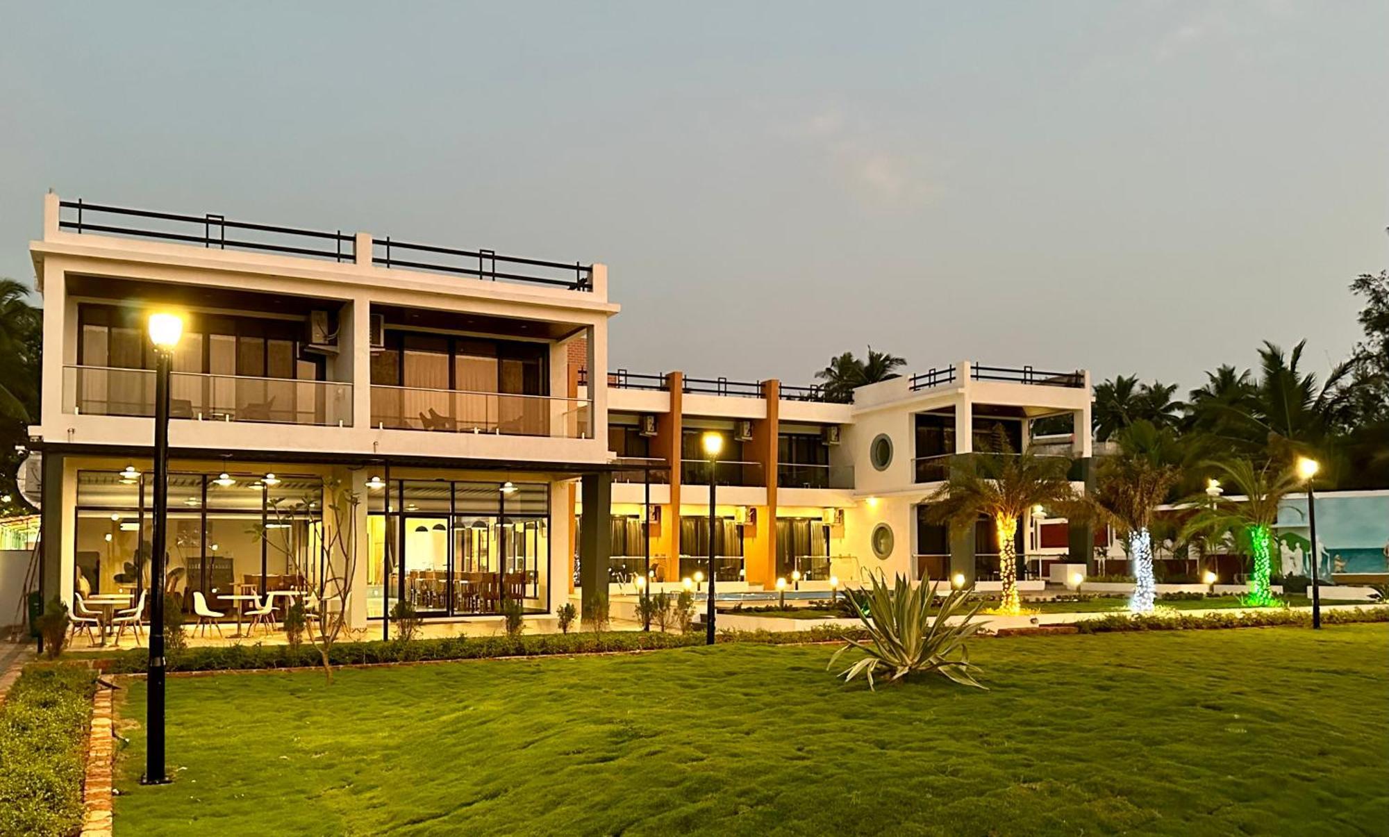 Aqualina Hotel Bhogwe Exterior photo
