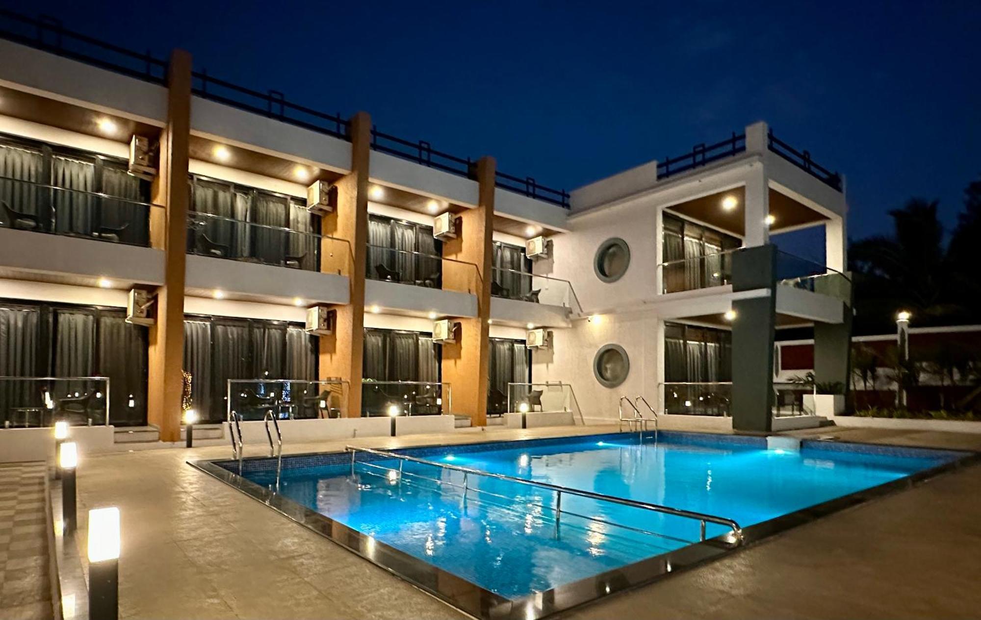 Aqualina Hotel Bhogwe Exterior photo