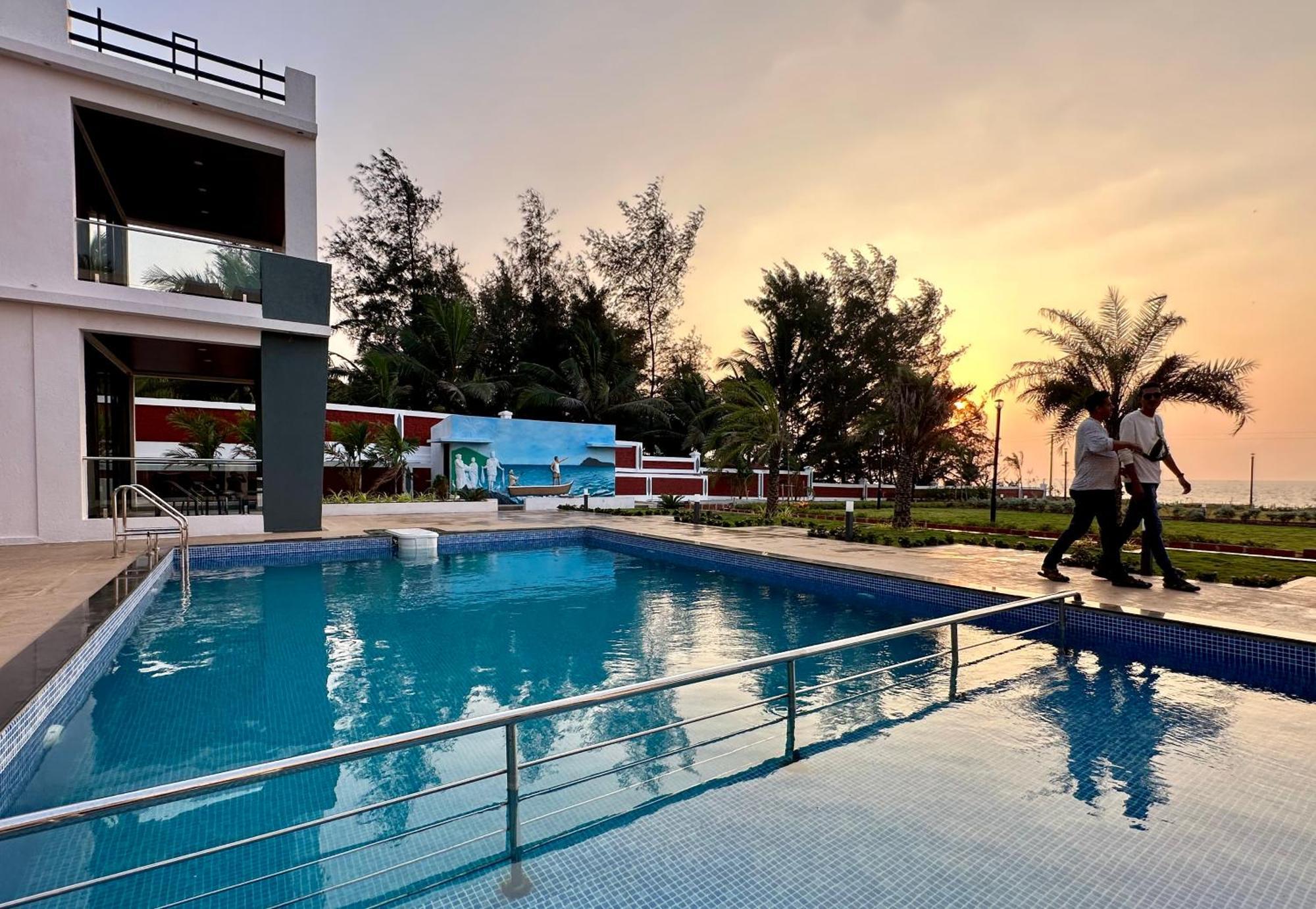 Aqualina Hotel Bhogwe Exterior photo