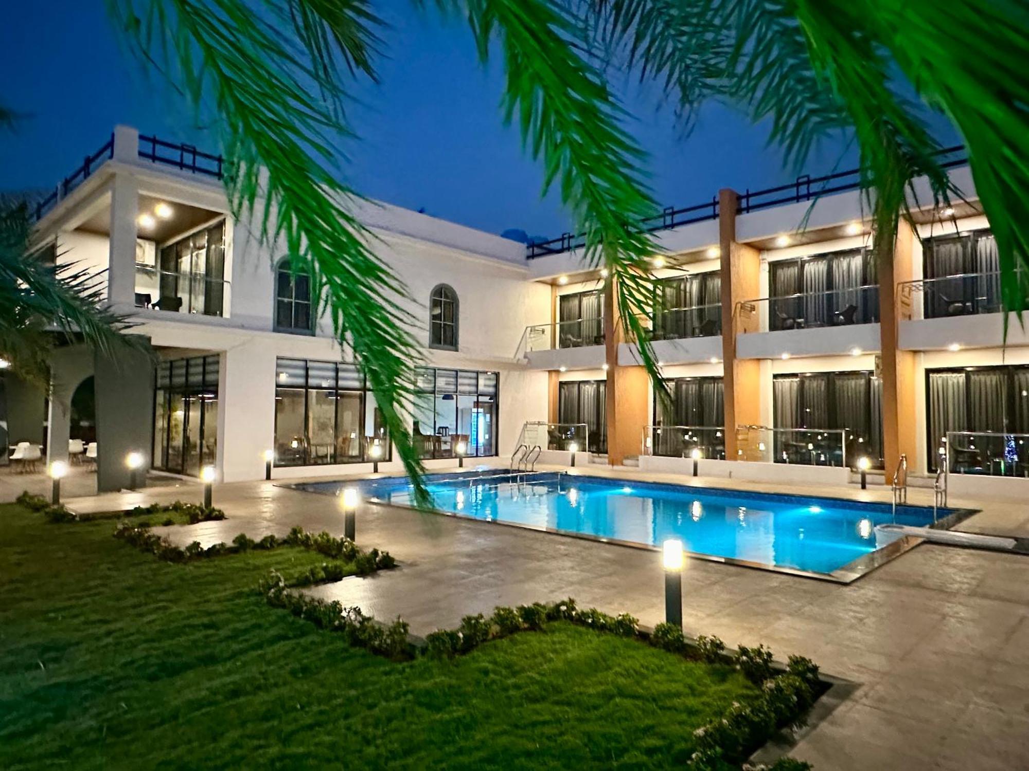 Aqualina Hotel Bhogwe Exterior photo