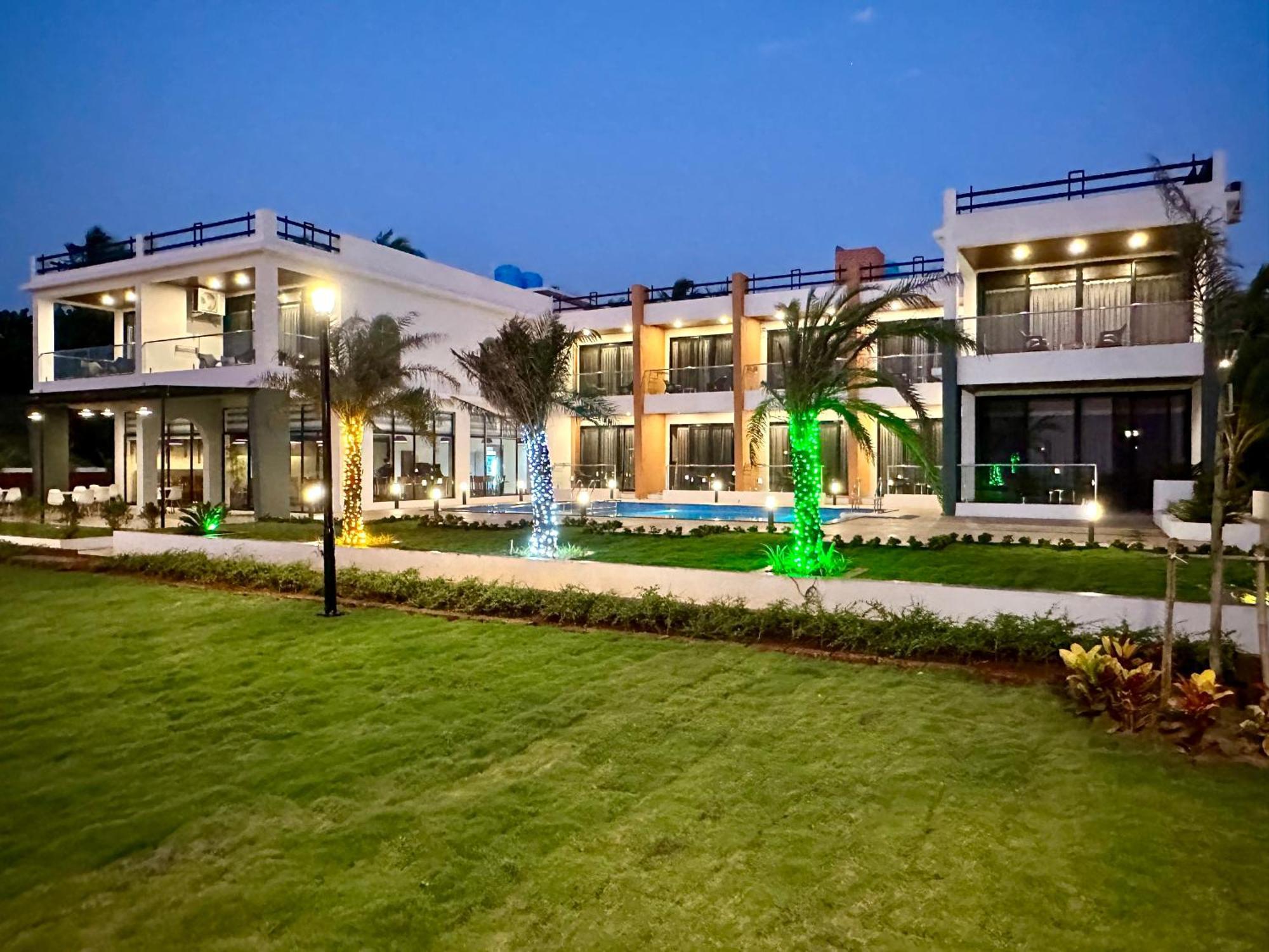 Aqualina Hotel Bhogwe Exterior photo